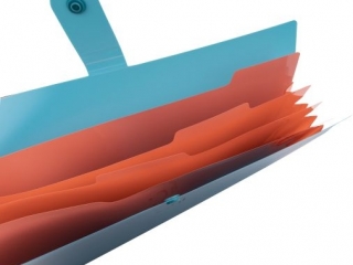 TECZKA PLASTIKOWA A4 Z 5 PRZEGR�DKAMI / NIEBIESKA