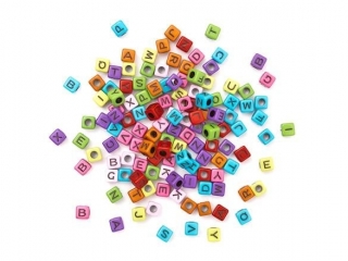 Koraliki DPCRAFT 30g, literki czarne na kolorowej bazie